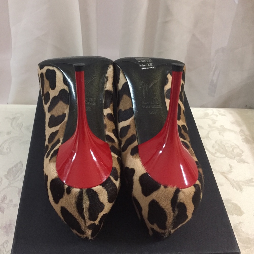 ๐ Giuseppe Zanotti Espectacular Red Heels ๐ - Picture 2 of 8
